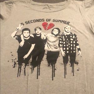 5SOS tee